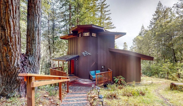 Off-the-grid tower retreat with private hot tub & scenic deck - dog-friendly