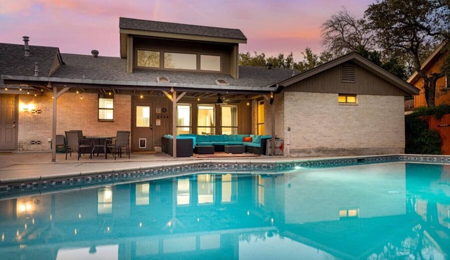Off the Hook- 5BR w/Pool, Fire pit & Game Room