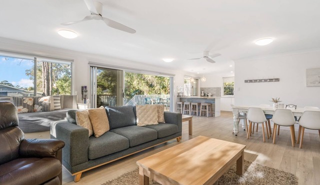 Off The Wall - close to beach, river and breakwall