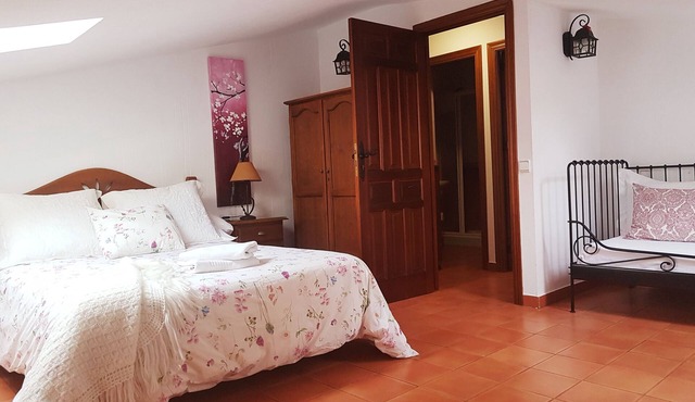 OFFER APARTMENT 2, CASA RURAL EL SAUCE, (4/6 PAX)