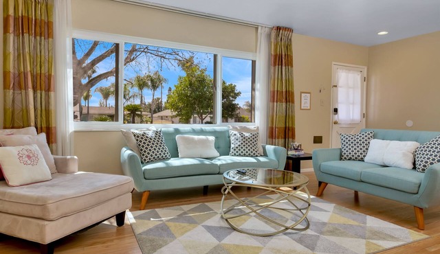 ⭐️offering the Lowest Rate (2000 sqf)-KingBed, Pool Table, 55” Smart TV