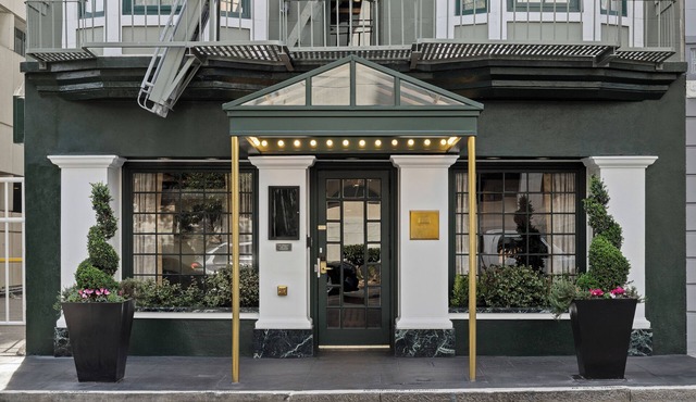 OFFICIAL LISTING | Wyndham - Inn at the Opera Ballet Suite w/Free WiFi