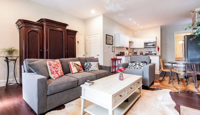 OG Highlands Home, Walkable & priv parking!