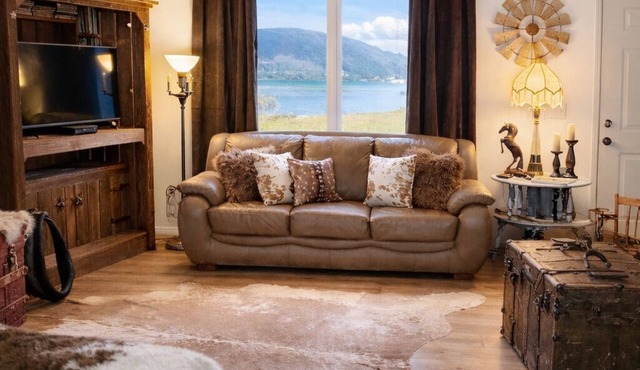 Ogden Ranch on 32 Acres - Hot Tub & Spa