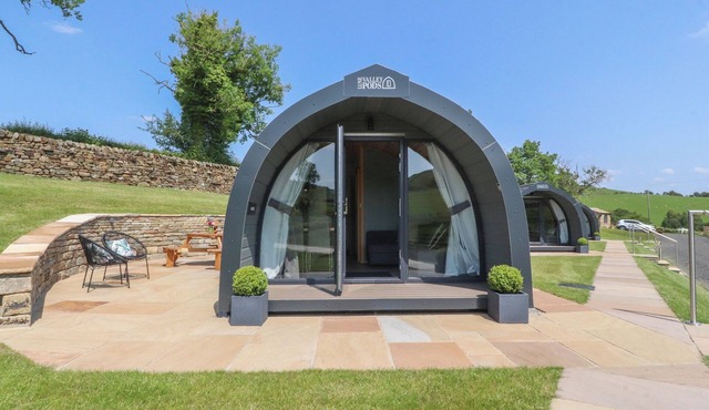 OGDEN, romantic, with a garden in Clitheroe