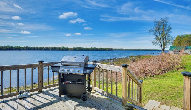 Ogdensburg Waterfront Cottage w/Deck & BBQ Grill!