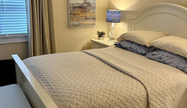 Ogunquit Condo Rental Ocean Towers! Pool at complex! Walk2Beach! Sleeps 2