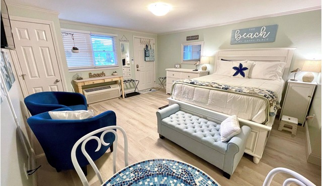 Ogunquit! Lovely Boutique Studio, walkable to everything, in/outdoor Pools!
