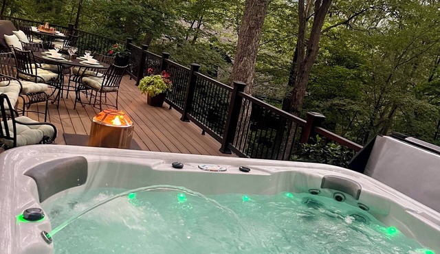 Oh Deer NEW LUXURY-renovated, hot tub/sauna, views