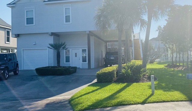 OHANA NEST -NEWLY REMODELED Excellent get away-Cozy- CLEAN- walk to the beach
