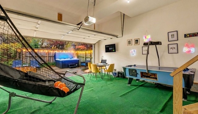 Ohio City Game House with Hot Tub