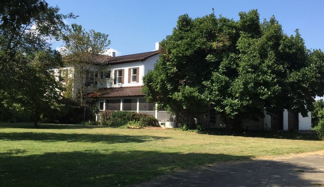 Ohio River Manor House Experience the peace and quiet of a country residence!