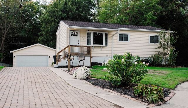 Ohio Towpath Paradise Luxury Canal-Side 3BR Pet-Friendly Near DT Akron!