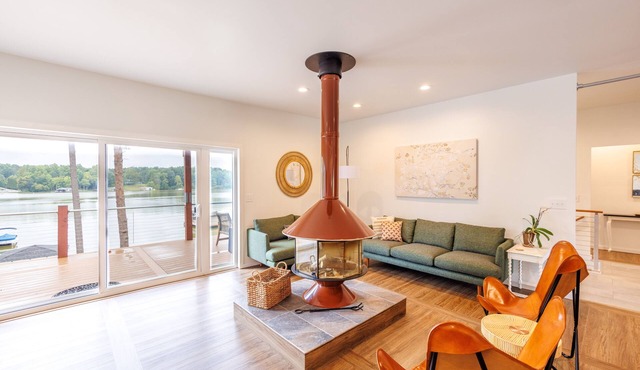 OJoy Cove | Charming Waterfront Retreat by RedAwning