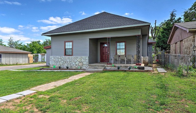 OKC Home w/ Fenced-In Backyard & Pool Table