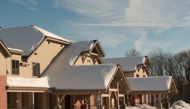 Okemo Mountain 3BR Ski-In Condo | Sleeps 8!