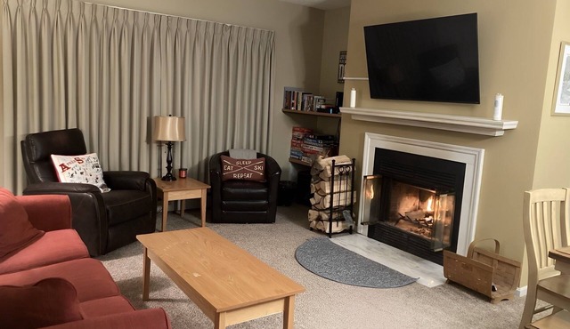 Okemo Ski in-Ski out @ Winterplace, 3 bdr, 2 ba Condo with Pool, Hot Tub, W/D