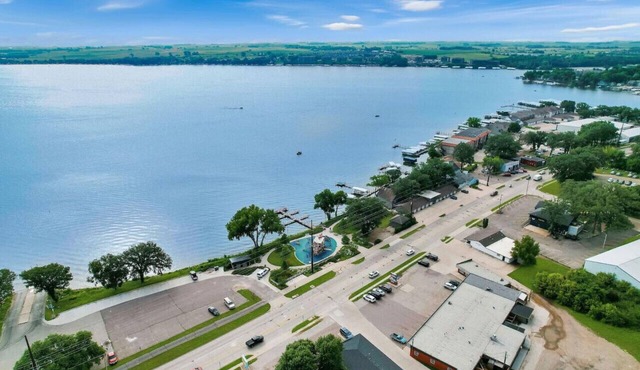 Okoboji Flats 4 at the Lake (Off East Lake)