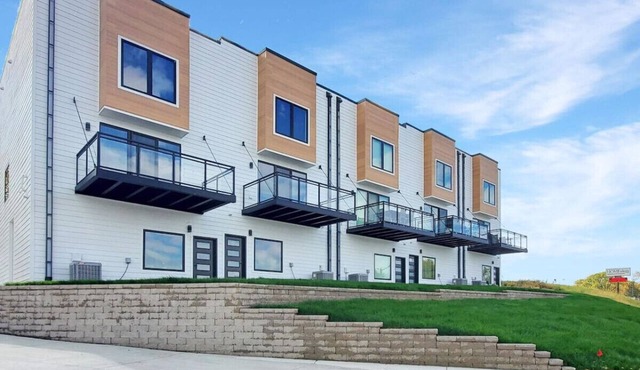 Okoboji Lakeside Retreat In Arnolds Park