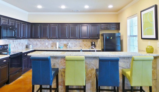 Ol' Army Retreat ~ Aggieland Vacation Rentals