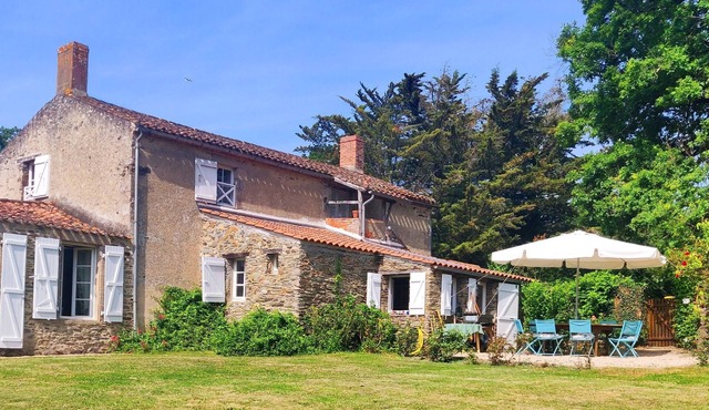 Old country house 20 minutes from Les Sables d'Olonne