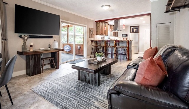 Ol' Sarge: Century-Old Retreat, Outdoor Amenities & Cozy Charm