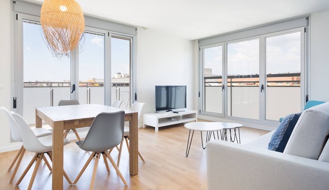 Olala Port Forum 3-Bedroom Apartment with Balcony