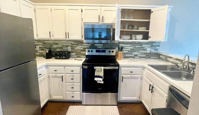 Olathe sleeping Beauty 3bdr And 2 baths. Long stay