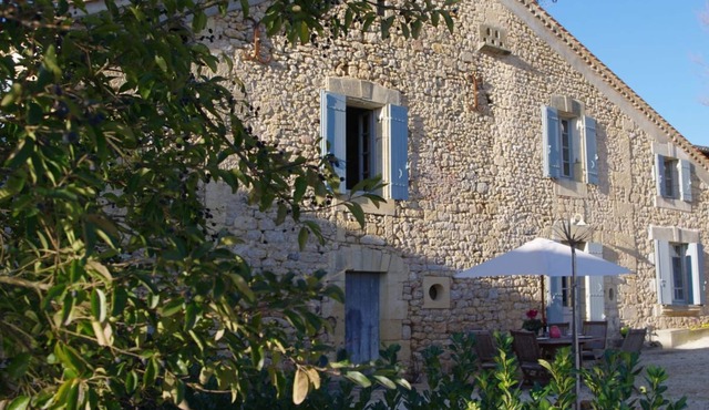 Old 19th-century Périgord farm with a spa