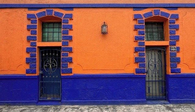 Old and central house : 3 bedrooms : A/C and private yard