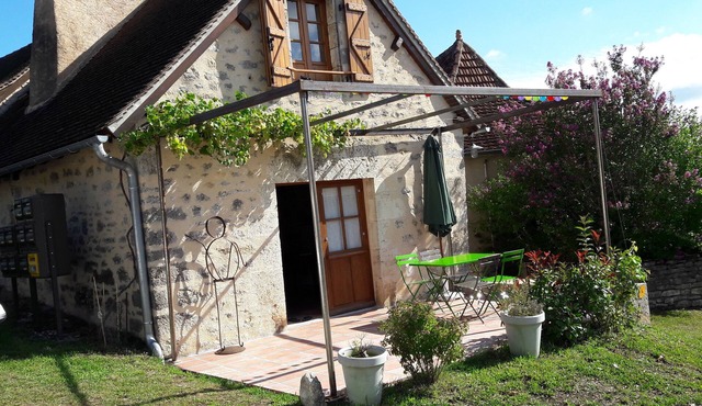 Old bakery renovated in the heart of a village of causse close to major sites