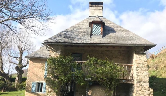 Old barn converted into a chalet in a preserved bucolic environment