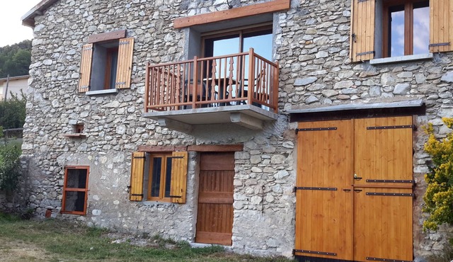 Old barn converted into apartment of 110 m2 entirely new. 4 stars