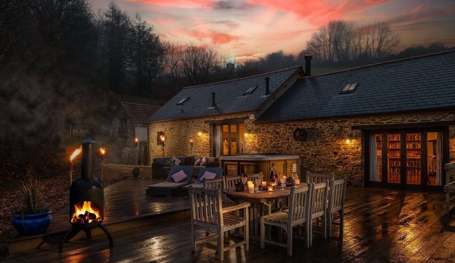 Old Barn - sleeps 10 guests in 5 bedrooms