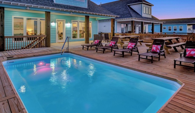 Old Blue Chair: 5 BR, 5.5 BA House in Crystal Beach, Sleeps 28