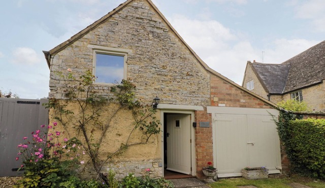 OLD BOTHY, romantic, character holiday cottage in Halford