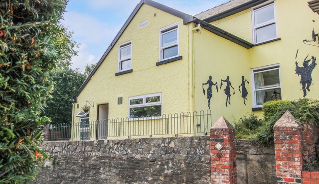 OLD BRICKLAYER'S ARMS, pet friendly in Bishop's Castle