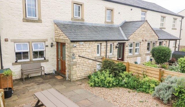 OLD BRIDGE INN, pet friendly, with open fire in Ingleton