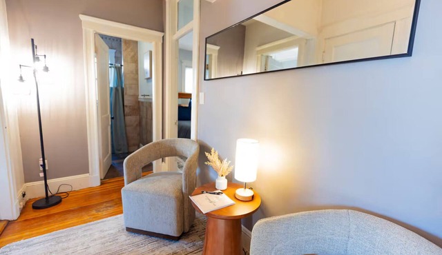 Old Brookline Charm 5 min Longwood In-Unit Laundry