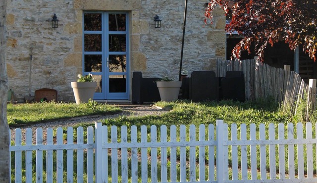 Old building, with private pool in the heart of a small farmhouse Quercy.