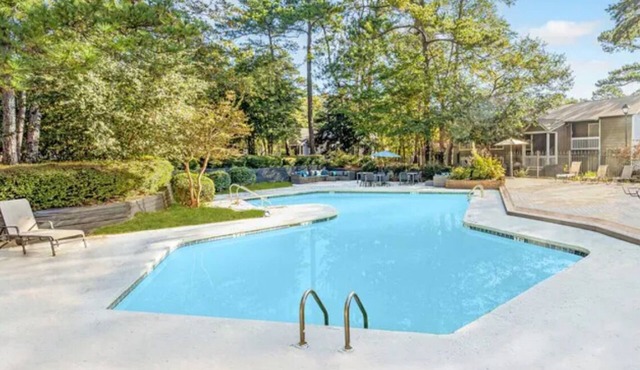 Old but classy 2-bedroom apartment in charming Columbia with AC, WiFi