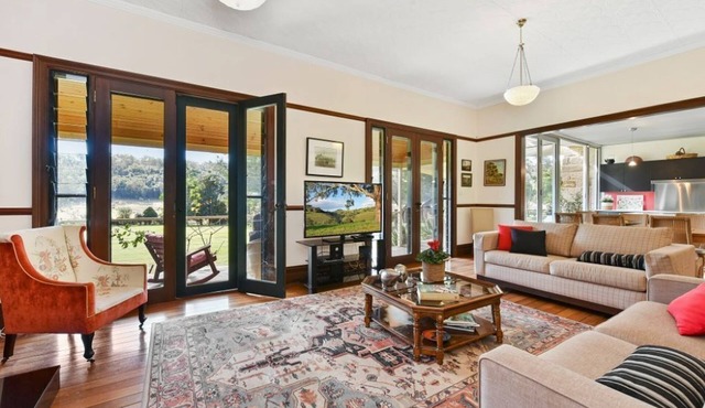 'Old Byora Vineyard' | Luxury Homestead | Sleeps 10 | 5 mins from Wollombi