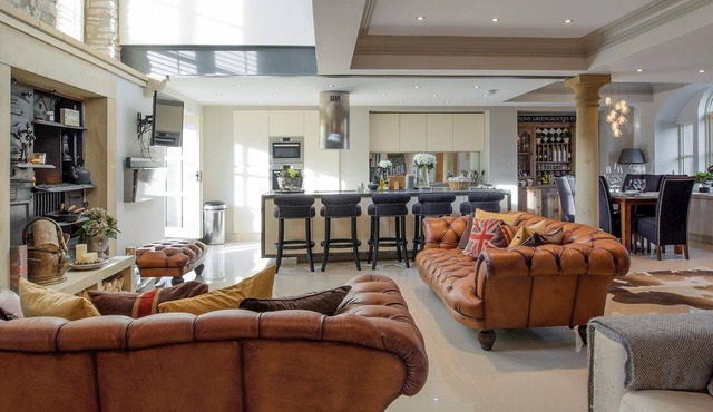 OLD CHAPEL HOUSE, family friendly, with a garden in Barnoldswick