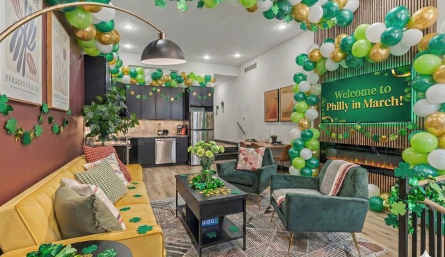 *Old City* Large 2BR- Walk to Independence Mall