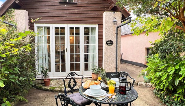 Old Coach House, Ellicombe