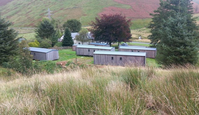 Old Coaching Inn with 6 cabins - sleeps 14 to 24