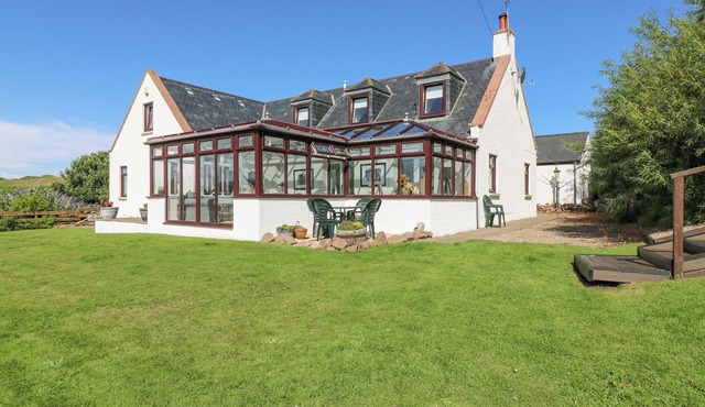 OLD COOPERAGE, pet friendly, country holiday cottage in Cruden Bay
