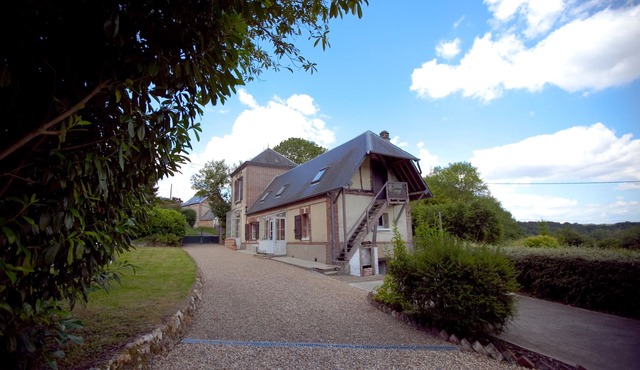 Old country house 120m2 in a small hamlet, large garden