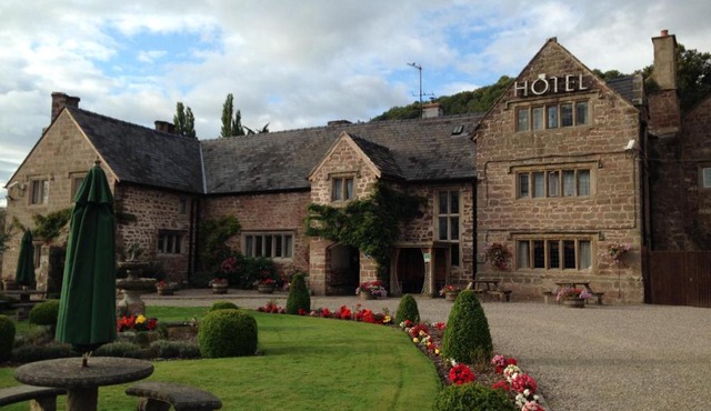 Old Court Hotel & Apartments