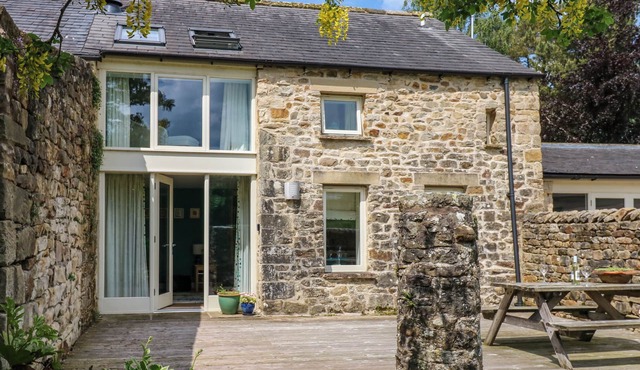 OLD CROW TREES BARN, luxury holiday cottage in Melling